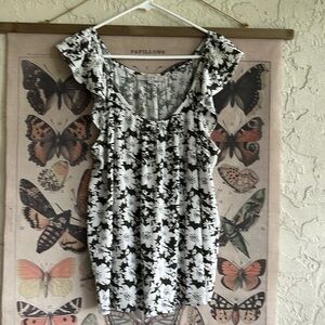 Loft size medium army, green with cream color flowers